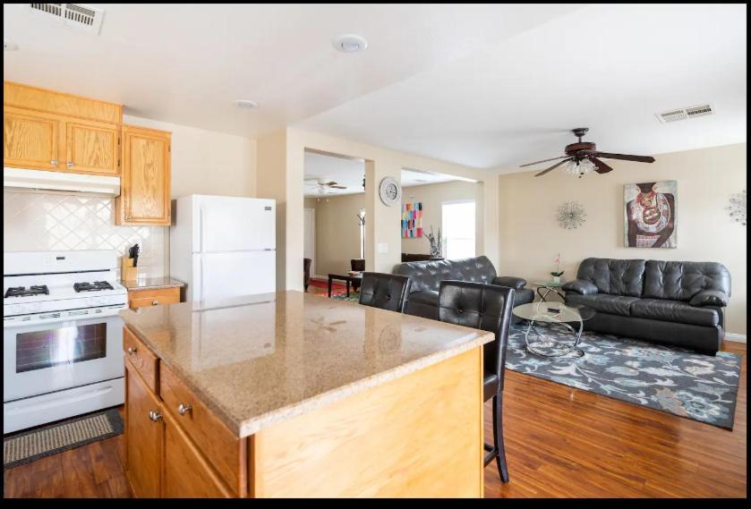 4 Bedroom North Las Vegas With Pool ภายนอก รูปภาพ